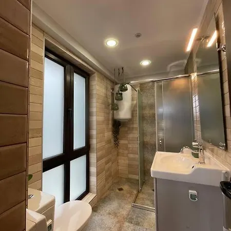 Historic Central Place With Parking Place Apartment Varna